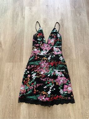 helsi black floral sequin lace hem v-neck mini cocktail party dress size XS NEW